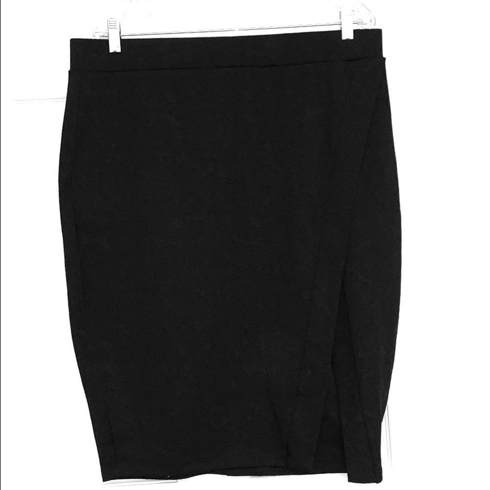 NWOT Black Jessica Simpson pencil skirt w leg slit